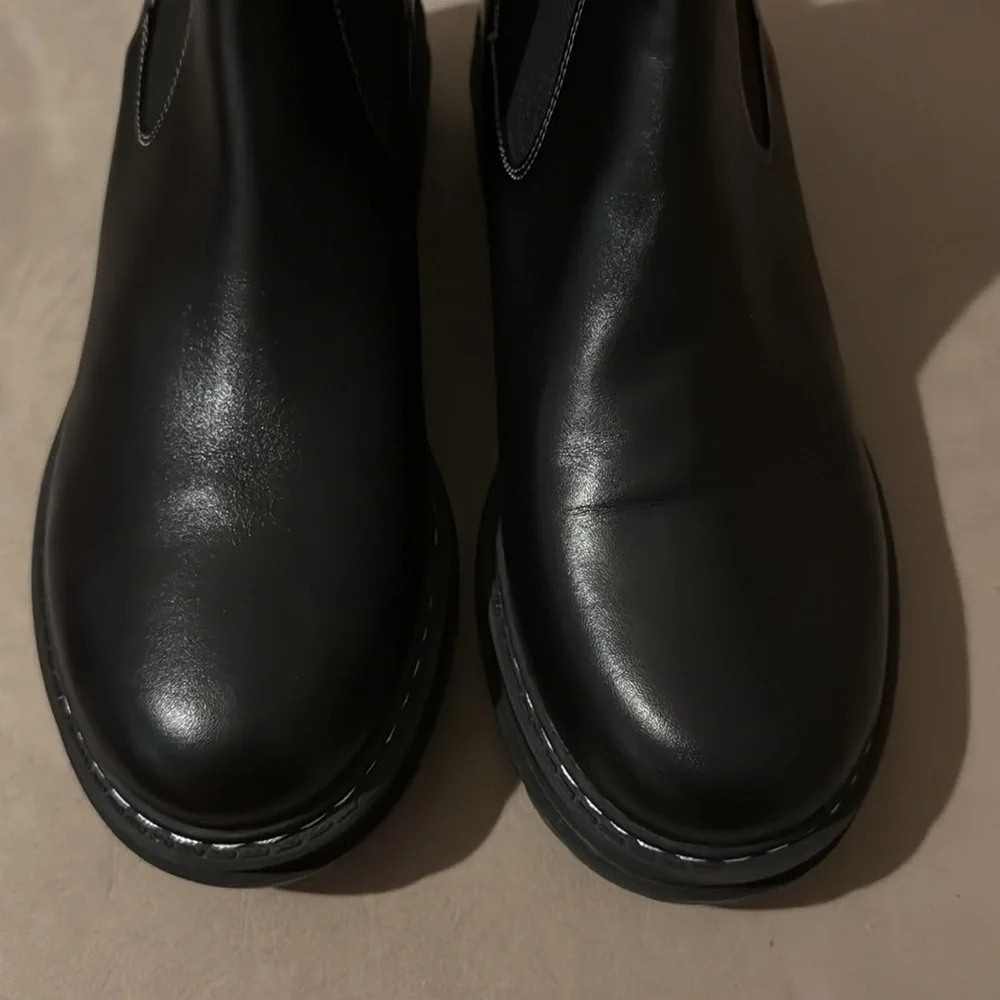 Marc Fisher Women's Patrick Chelsea Boot - Black Lug Sole Booties size 9.5 NWOT - Picture 5 of 10